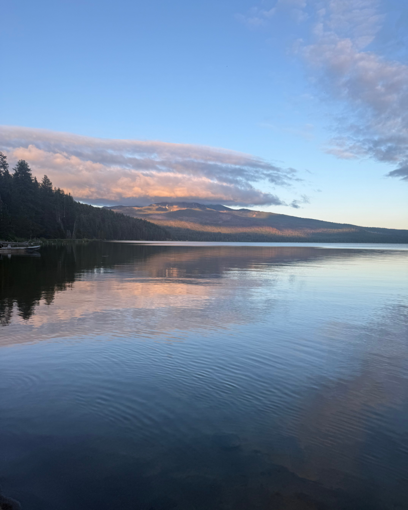 Diamond Lake Is An Incredible Day Trip Destination From Seven Feathers Casino Resort. It Offers Boating, Fishing, Hiking, Biking, and Other Outdoor Recreation Opportunities. Stay At Seven Feathers And Explore All Of Southern Oregon By Day, Before Playing All Night At Our Casino.